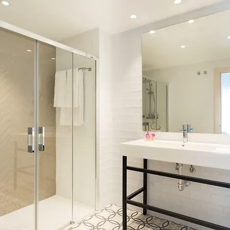 Tandem Soho Apartment